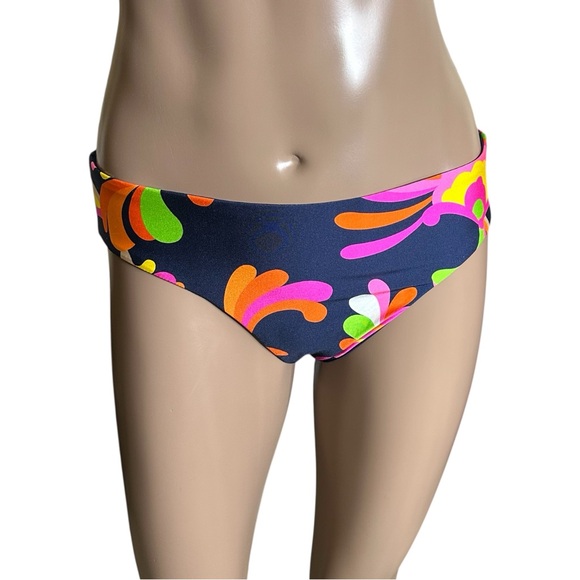 Trina Turk Pool Side Swirl Reversible Hipster Swim Bottom New! - Picture 4 of 7